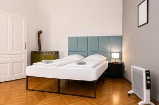 5-Min to Danube Stylish 1BR Apt, for Longstays - 1