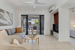 Laguna Escape - Swim-Out Retreat near Sea & Dining - 3