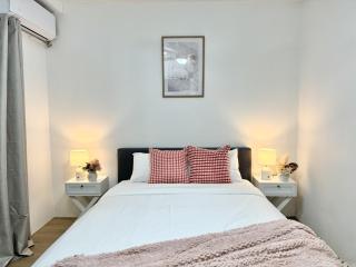 Prime Toowong 3BR Apt - Walk to Shops and Transport - 1