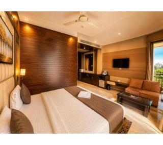 The Bay Suites - Sea Beach Front Hotel - Rooftop Infinity Pool - Balcony & Sea View In All Rooms - New Marine Drive Road - Complimentary Breakfast - 4
