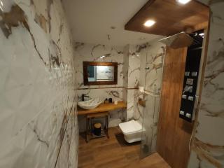 Beauti Luxury Stay Designer Bathroom - 7