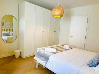 KJ Two Bedroom Apartment in the Village Centre Number 5 - 7