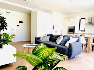 KJ Two Bedroom Apartment in the Village Centre Number 5 - 9