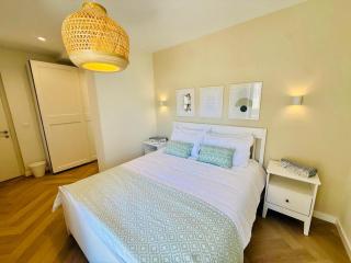 KJ Two Bedroom Apartment in the Village Centre Number 5 - 2