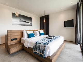 Modern Boho 5BR, 200m to Canggu's Beachfront - 4