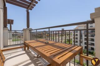 Vogue Vacation Homes, ABD Albatross 1, in the Heart of Yas Island, Studio Apartment with Balcony and City View, walking distance from Ferrari World, Warner Bros, Water World, and short driving distance to Grand Prix Formula 1 - 0