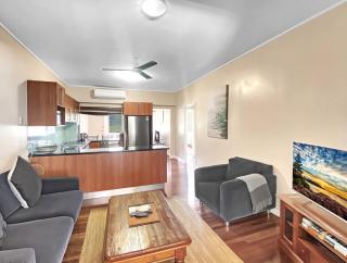 Picnic Bay Apartments Unit 4 - 8