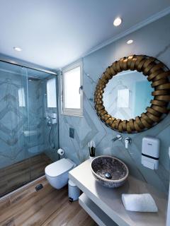 Deluxe Center Suites - 5