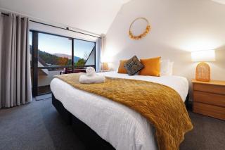 Sarahs Scenic Stay Mountain Lake Views - 4