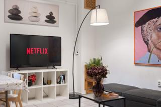 Spacious 4BR Art Flat in Budapest Centre Next to Metro - 9