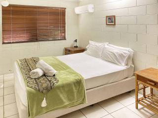 Alma Bay Holiday Unit 4 - 7