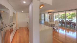 Maggies Beachfront Apartment 10 - 1