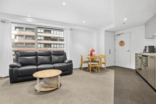 Stylish 2-Bed Apartment by 888 Collins - 5