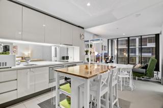 City-View 2-Bed Apartment Melbourne CBD - 9