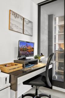 City-View 2-Bed Apartment Melbourne CBD - 6
