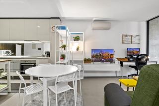 City-View 2-Bed Apartment Melbourne CBD - 4
