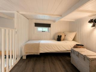 The Tiny Willow Boutique Tiny House in the woods - 5