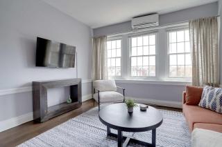 Sojourn Sleek & Stylish Escape - 8