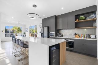 Poolside 2-Bed House in Coolum Beach - 6