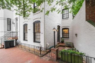 Sojourn on Q - 2BD Georgetown Gem with Patio - 9