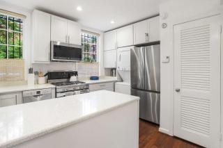 Sojourn on Q - 2BD Georgetown Gem with Patio - 2