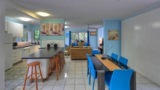 Loyang Apartment 3 - 6