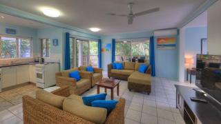 Loyang Apartment 3 - 8