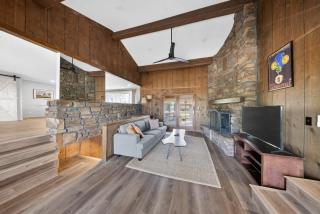 Mid-Century 3BR · Bike Garage · Walk to Square - 0
