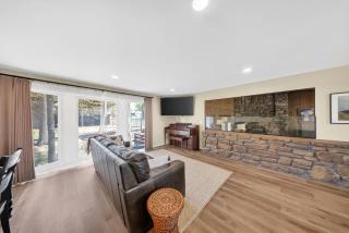 Mid-Century 3BR · Bike Garage · Walk to Square - 1
