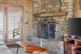 Mid-Century 3BR · Bike Garage · Walk to Square - 2