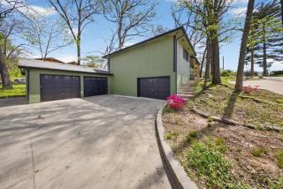 Mid-Century 3BR · Bike Garage · Walk to Square - 7