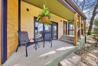 Mid-Century 3BR · Bike Garage · Walk to Square - 4