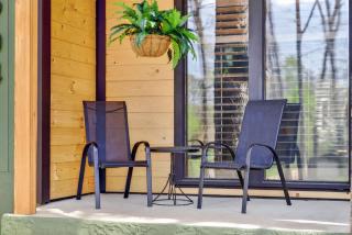Mid-Century 3BR · Bike Garage · Walk to Square - 3