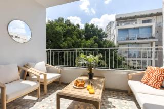 Quiet Apartment steps from the Beach with Parking - 9