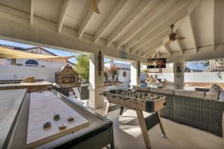 Ultimate Vacation: A Luxurious Oasis with a Pool! - 8