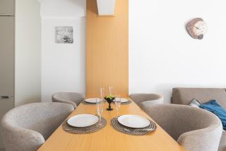 Refined 1bd apartment with an outdoor pool and sea view - 8