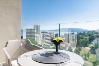 Refined 1bd apartment with an outdoor pool and sea view - 7