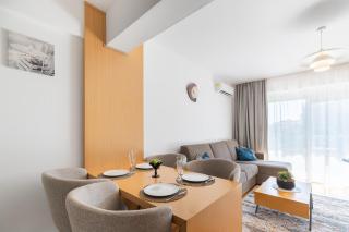 Refined 1bd apartment with an outdoor pool and sea view - 5