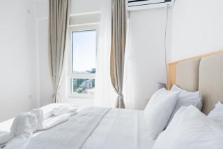 Refined 1bd apartment with an outdoor pool and sea view - 3