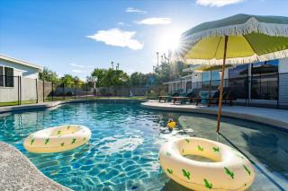 Golf Simulator Pool Sports Court Sleeps 24 - 6