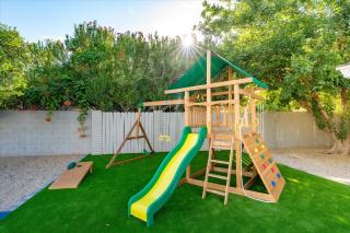 Golf Simulator Pool Sports Court Sleeps 24 - 3