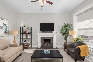 Historic St Louis Retreat Two Levels Sleeps 12 - 7