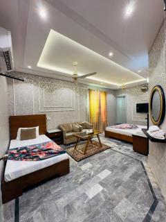 Unique Hotel Multan - 1