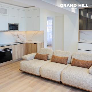 Grand Hill Center - 8