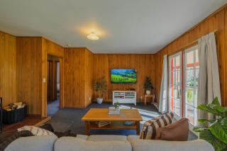 Wildwood Cottage Cozy Secluded Stay - 3