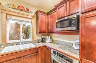 Leavenworth Luxury Condo Fireplace Porch & BBQ - 6