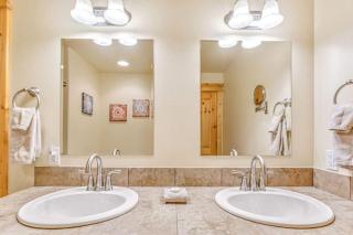 Leavenworth Luxury Condo Fireplace Porch & BBQ - 5
