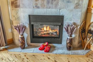 Leavenworth Luxury Condo Fireplace Porch & BBQ - 3