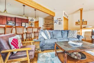 Leavenworth Luxury Condo Fireplace Porch & BBQ - 2