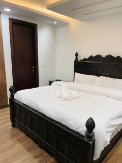 LMY GC Executive Premium Hotel Apartments - DHA Lahore - 7